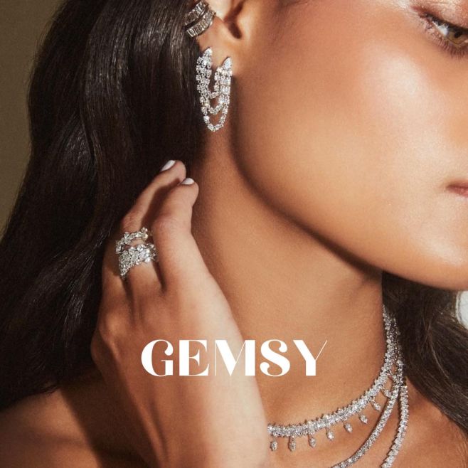 ✨ Váš plesový večer začína u nás! ✨ 💎V našom e-shope na www.gemsy.sk nájdete unikátne šperky, ktoré spravia z každého...